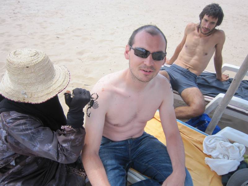 Foto: Tatuaje en la playa de Essaouira