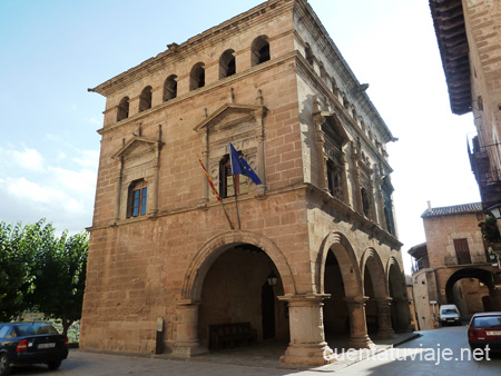 Ayuntamiento de Arnes.