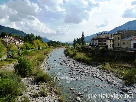 Río Gállego, a su paso por Biescas.