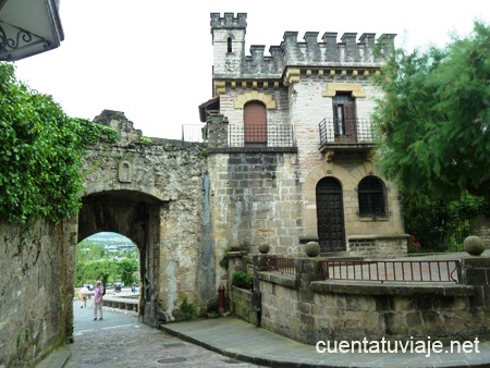 Puerta de Santa María, Hondarribia.