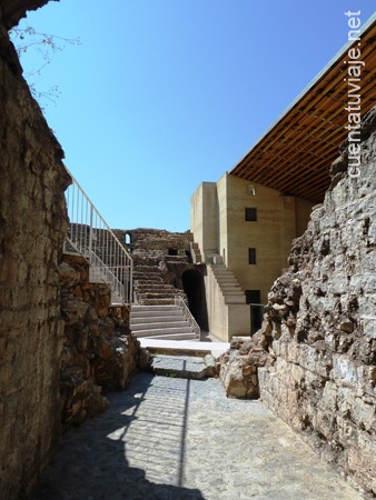 Una de las entradas, al Teatro Romano de Sagunto.