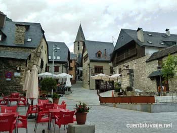 Plaza Mayor de Salardú, Val d´Aran.