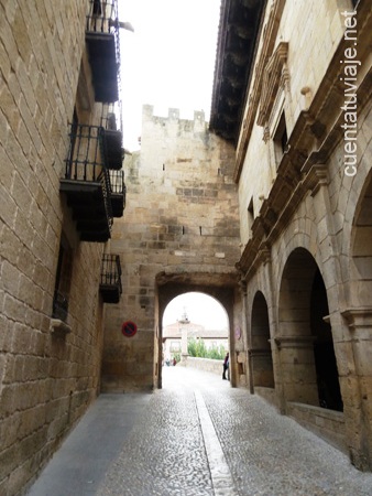 Portal de San Roque y Ayuntamiento, Valderrobres.