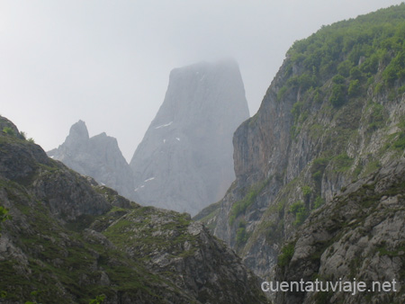 El Naranjo de Bulnes, Asturias.