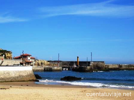 Playa de Comillas y Faro.